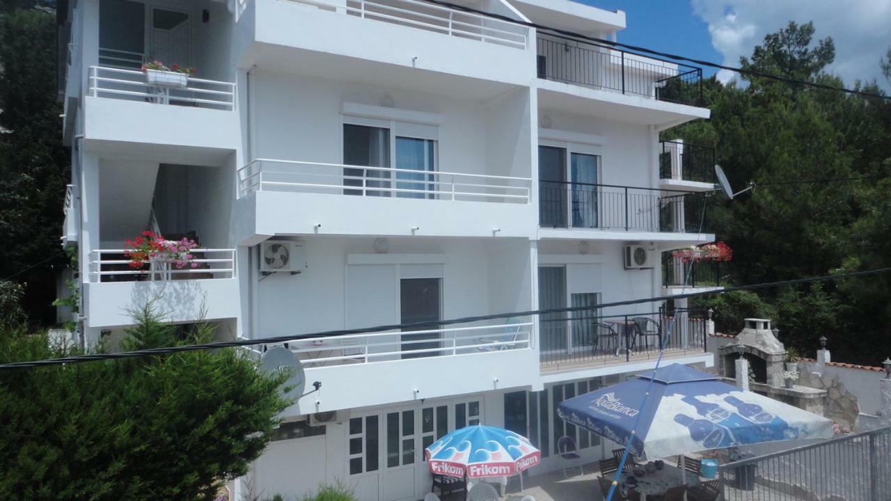 Brankas Apartments Bar Buitenkant foto
